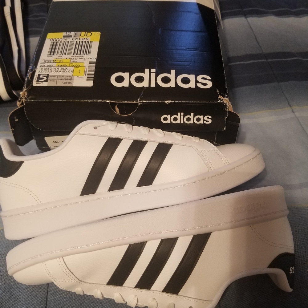 Adidas Men Grand court shoes